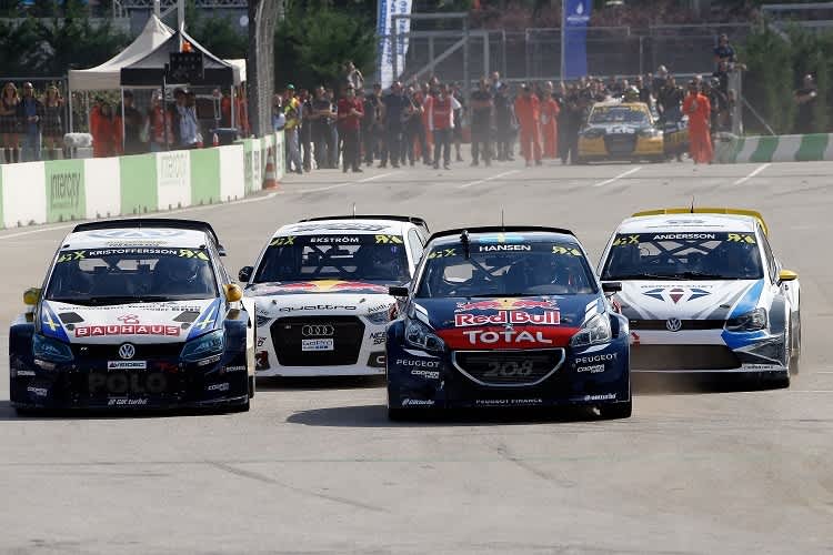 Timmy Hansen führt im Peugeot 208 WRX