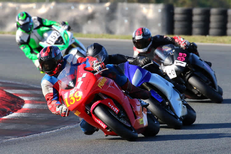 Honda SC 57-Pilot Heinz Cordes führt das TT-Open-Feld an