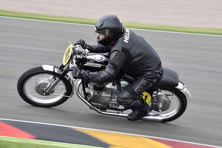 Helmut Schöne auf einer AWO 