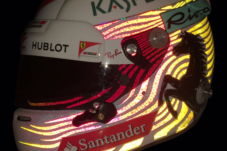 Der neue Glitzerhelm von Vettel
