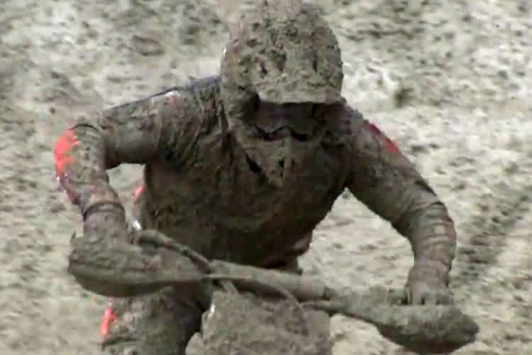 Jeffrey Herlings setzt sich im ersten Lauf von Orlyonok durch