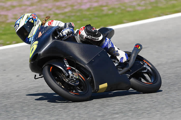 Maria Herrera auf ihrer neuen KTM in Jerez