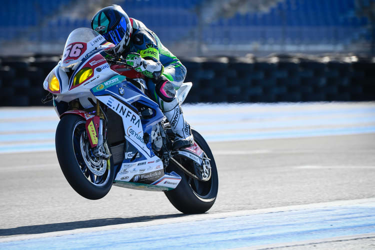 Lucy Glöckner auf der BMW von GERT56