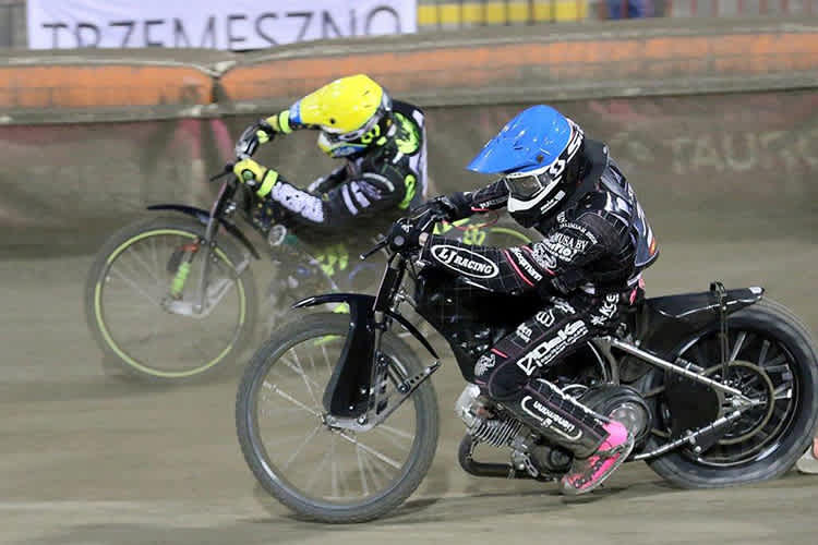 Kai Huckenbeck (blau) kommt als Gesamtdritter nach Güstrow