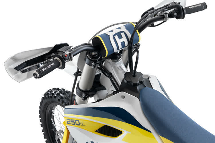 Neuer Lenker und neue Protektoren