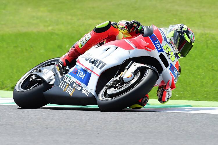 Andrea Iannone lag mit der Ducati knapp vor Honda-Pilot Marc Márquez