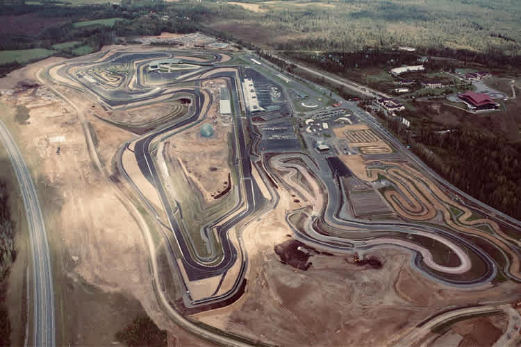 Der Igora Drive liegt knapp 80 Kilometer nördlich von St. Petersburg 