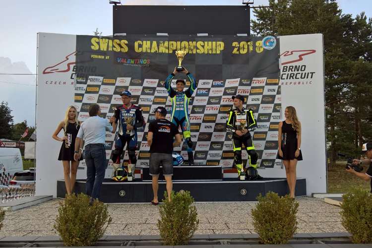 Zwei Siege, zweo Pokale