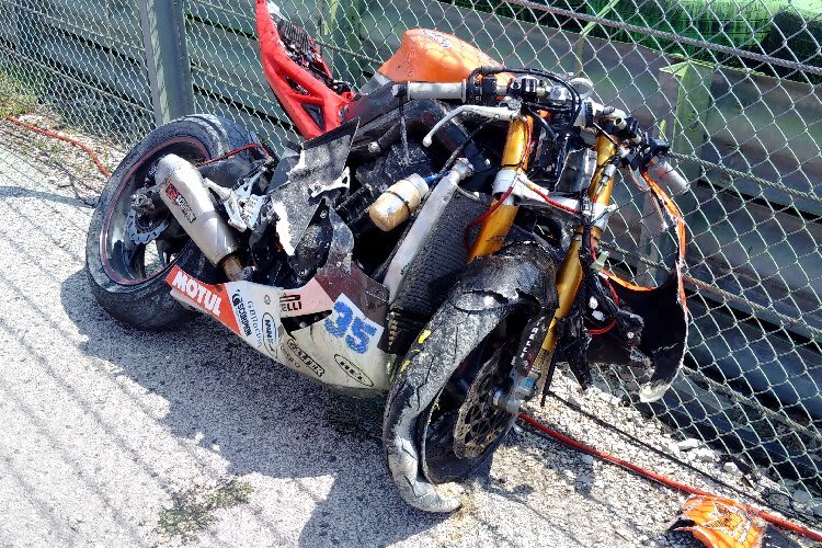 An der Triumph 675 blieb nicht viel heile 