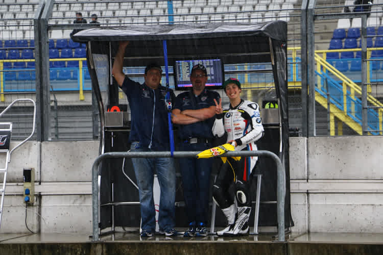 Lucy Glöckner (re.) hat Feierabend