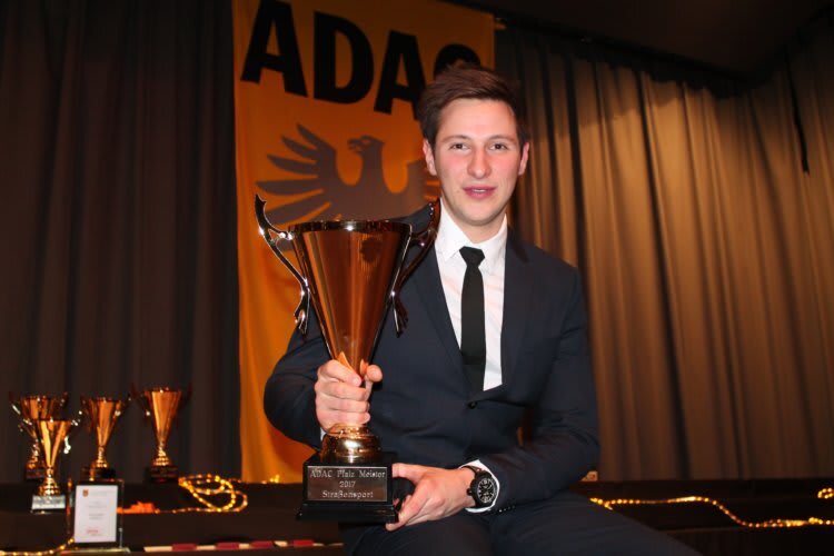 Motorradrennfahrer Marvin Fritz wurde vom ADAC Pfalz geehrt