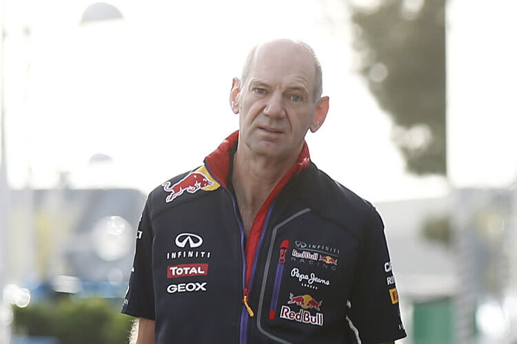 Adrian Newey auf dem Weg zur Arbeit