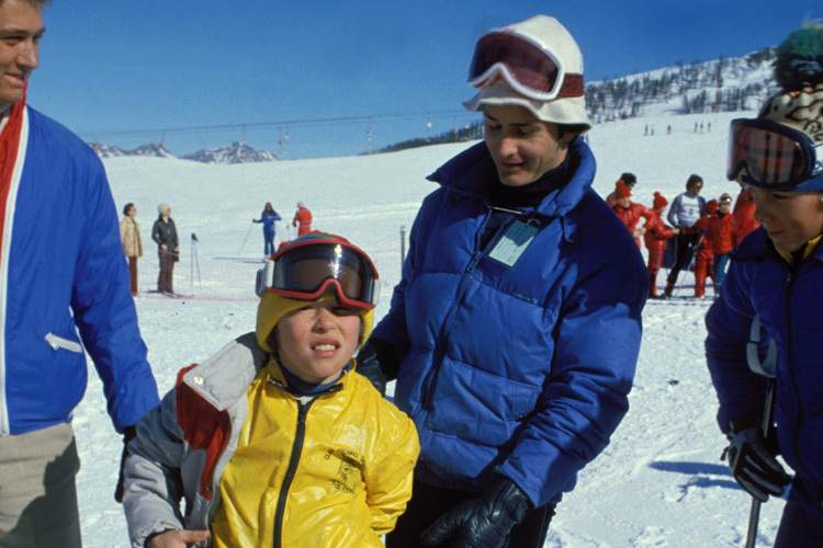 Seltenes Bild: Gilles Villeneuve mit Jacques auf der Schneepiste