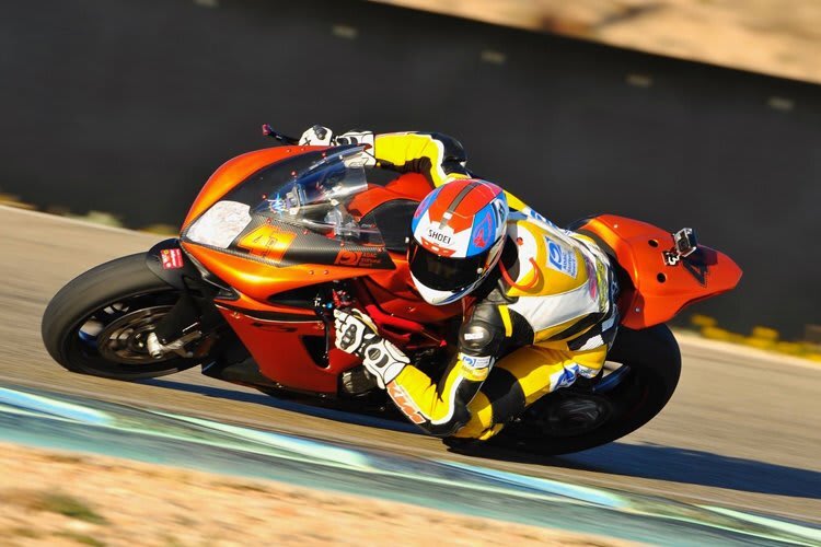 Auch auf der MV Agusta F3 macht Jan-Ole Jähnig eine gute Figur