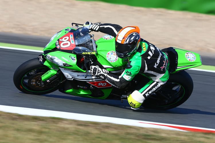 Javier Alviz verhandelt mit Pedercini Kawasaki