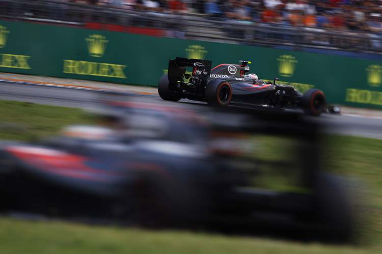 Welcher der beiden Weltmeister im McLaren-Team wird sich durchsetzen – Jenson Button oder Fernando Alonso?