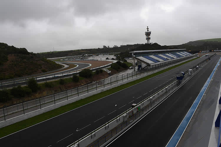 Die dunklen Wolken über dem Circuito de Jerez brachten Regen