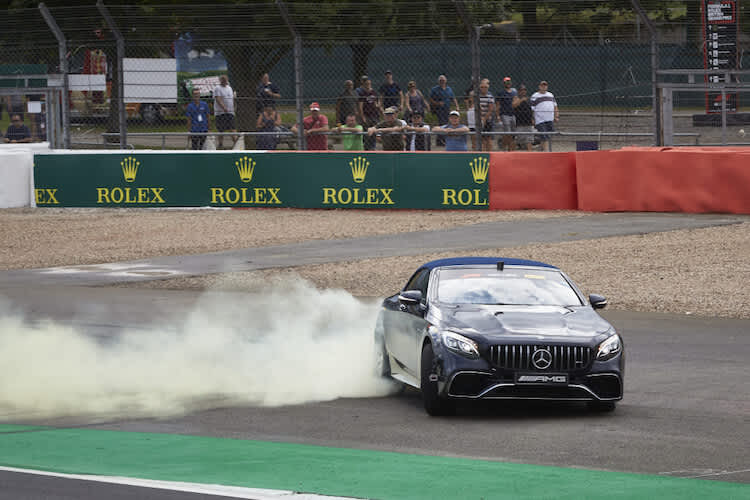 Lewis Hamilton baut auch Donuts ein