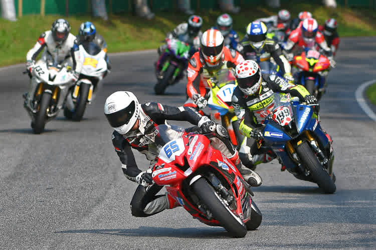 Joey den Besten führt die IRRC-Supersport-Gesamtwertung zur Saisonmitte an