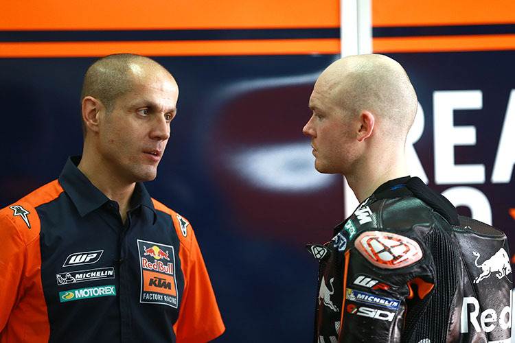 Crew-Chief Tom Jojic mit Bradley Smith