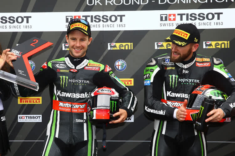 Jonathan Rea (li.) gegen Tom Sykes: Noch herrscht Ruhe bei Kawasaki