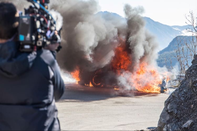 Der Wagen von Eddie Jordan brannte komplett aus