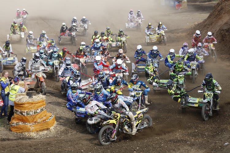 Zweiter Start in Kamp-Lintfort: Bax/Stupelis (82), Sanders/Kunnas (rechts daneben), Hofmann/Dörig (50), Kolencik/Hejhal (11), Peter/Zatloukal (daneben), Janecke/Bothur und Walter/Vonbun (dahinter), Clohse/Strauss (30), Müller/Hofmeier (354)