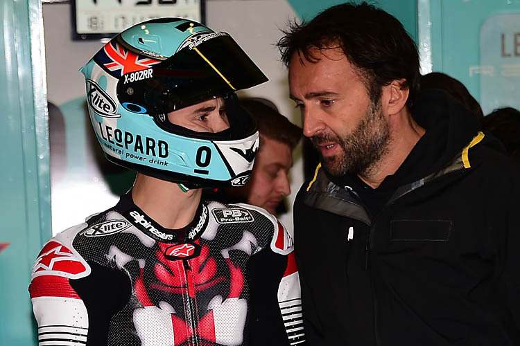 Danny Kent mit seinem neuen Crew-Chief Lucio Nicastro, der 2016 noch mit Sandro Cortese zusammenarbeitete