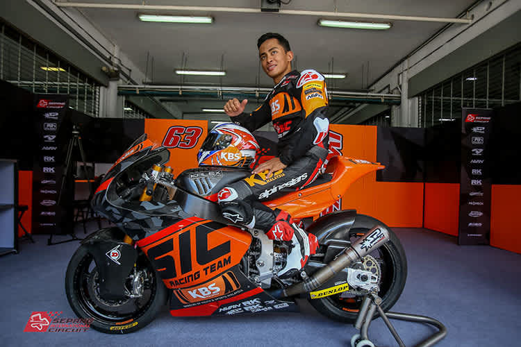 Zulfahmi Khairuddin auf seinem Arbeitsgerät für 2018