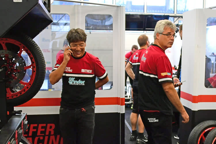 Jochen Kiefer (rechts) trauert um seinen Bruder Stefan (links) 