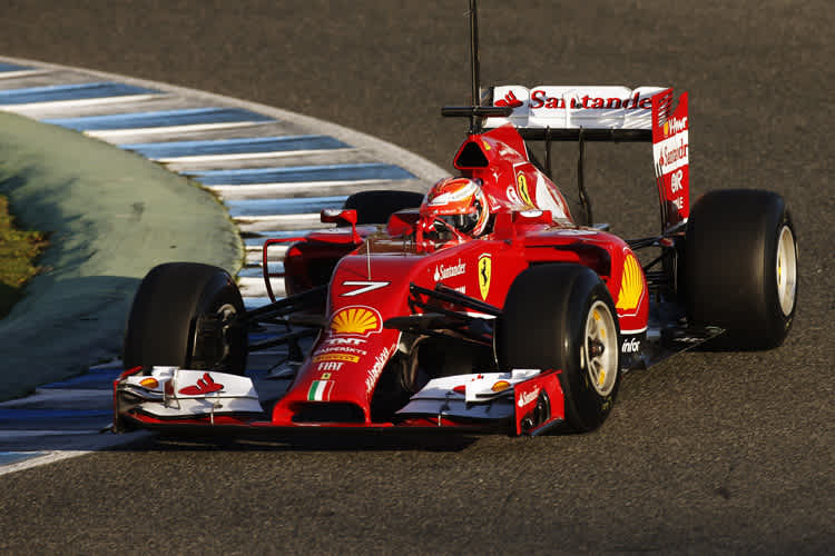 Kimi Räikkönen auf dem Weg zur Bestzeit in Jerez