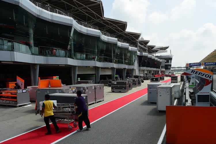 So sah es in Malaysia vor dem Einräumen der Boxen aus