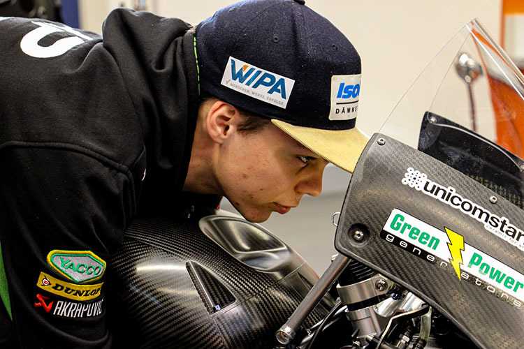 Max Kofler bei der Sitzprobe in Munderfing