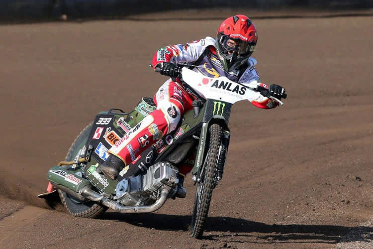 Janusz Kolodziej vor Matej Zagar und Jack Holder