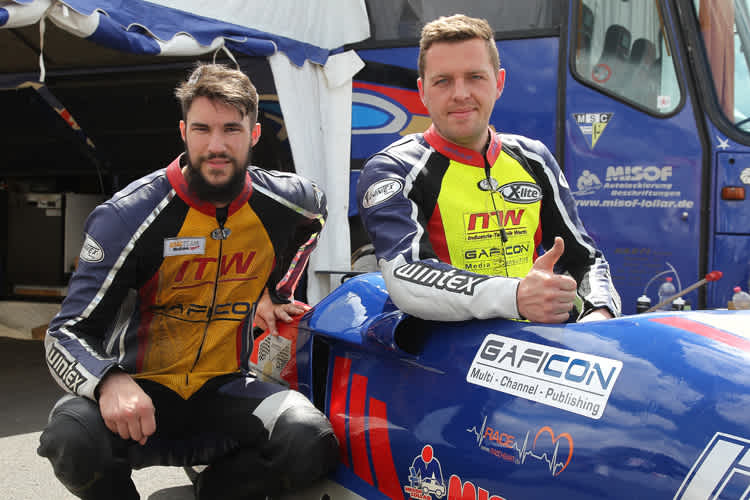 Jens Lehnertz (l.) half erfolgreich bei André Kretzer (r.) im Boot aus