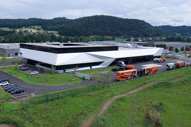 Der 18.000 Quadratmeter große Motorsport-Komplex in Munderfing