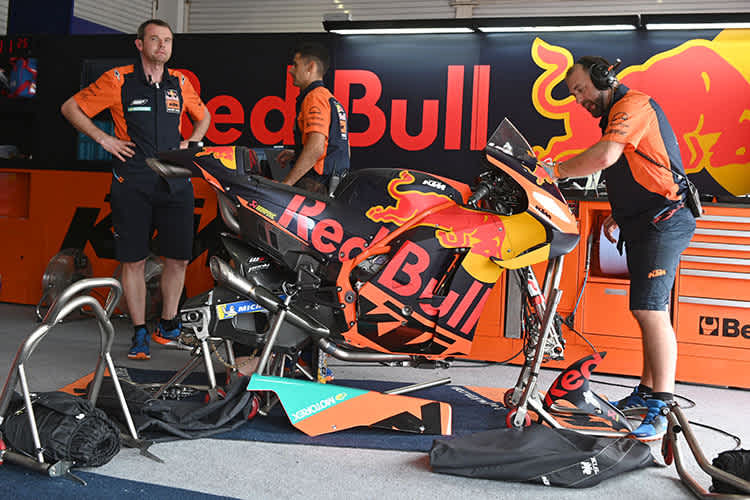 Die KTM RC16: Stahlrahmen und WP als unverkennbare Markenzeichen