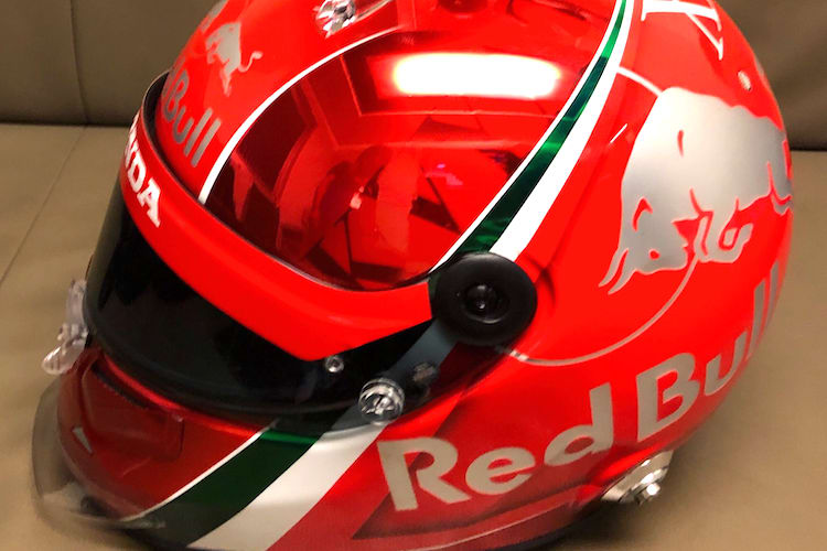 Der neue Helm von Daniil Kvyat