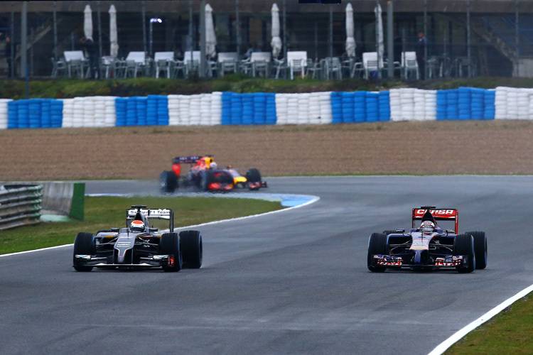 Bild mit Seltenheitswert: Jerez-Test und zwei Red-Bull-Renner fahren (links Sutil im Sauber)