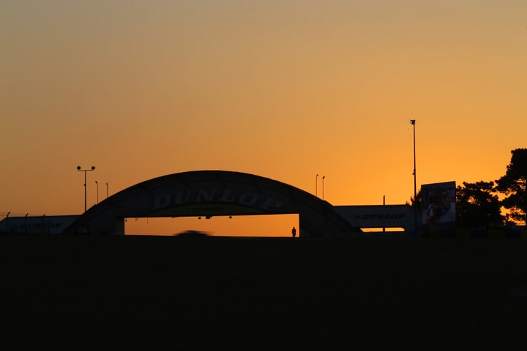 Die Sonne geht bei den 24h von Le Mans 2015 am 14. Juni auf