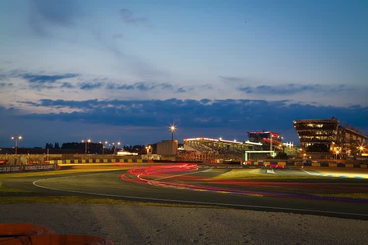 Vor allem zur Dämmerung ist Le Mans atemberaubend