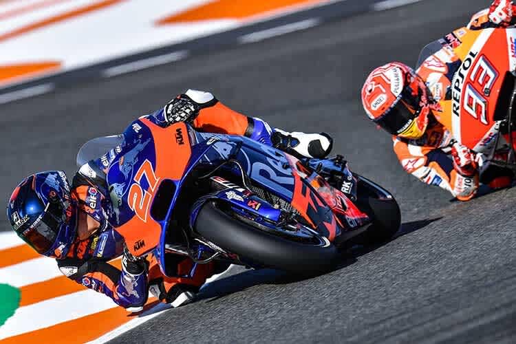Iker Lecuona beim Valencia-Test neben Marc Márquez
