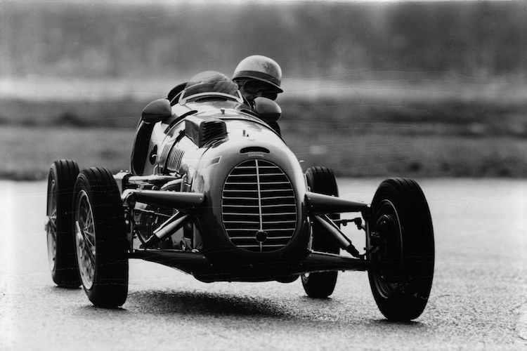 Die historischen Boliden werden in Lignières zum Leben erweckt