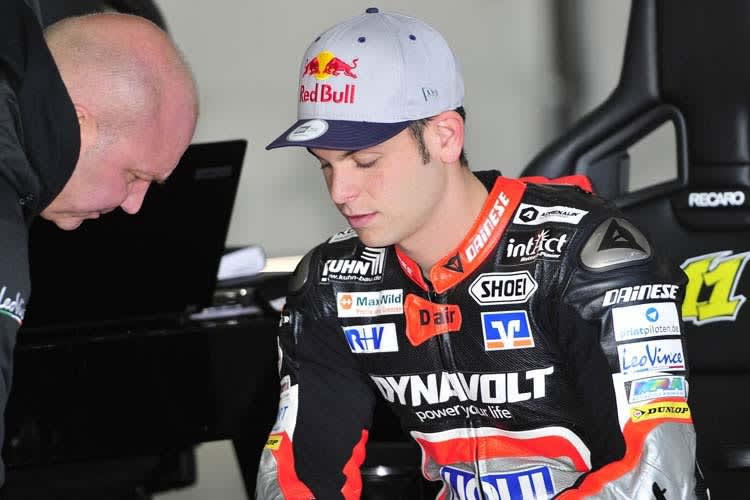 Techniker Jürgen Lingg mit Sandro Cortese