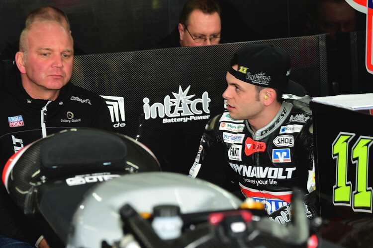 Jürgen Lingg mit Sandro Cortese in der Intact-Box