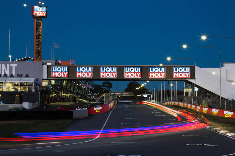 Das 12-Stunden-Rennen wird jeweils um 5.45 früh gestartet