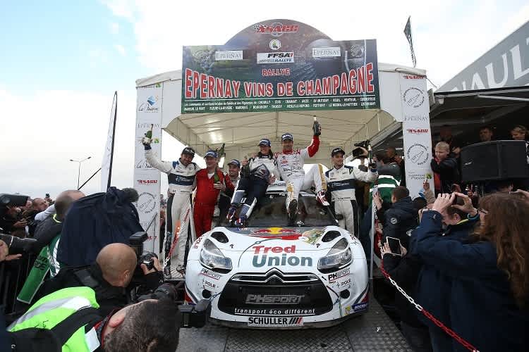 Die Sieger Sandra Rebout (Mitte links) und Sébastien Loeb (Mitte rechts)