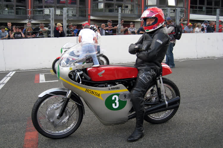 Der dreifache Weltmeister Luigi Taveri kommt als Ehrengast nach St. Wendel