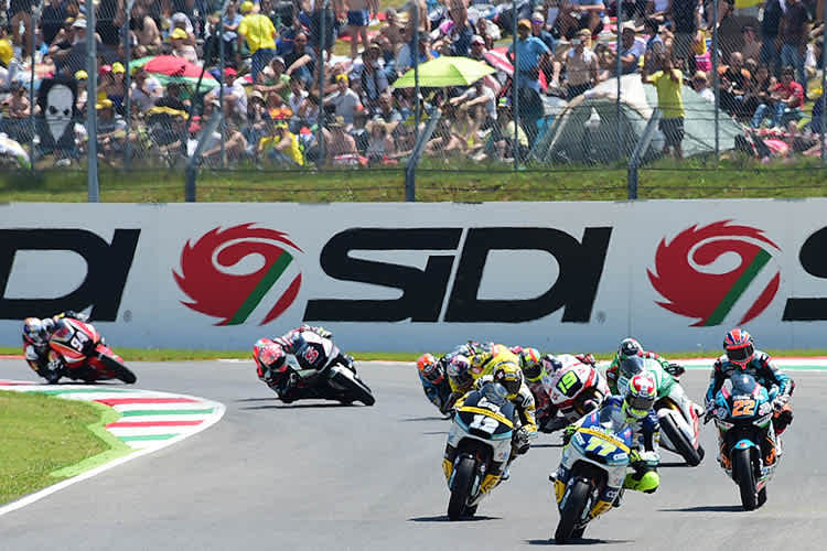 2015 führte Dominique Aegerter das Moto2-Rennen in der Anfangsphase vor Tom Lüthi an