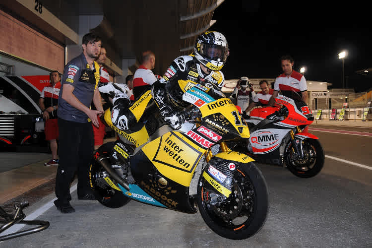 Tom Lüthi in der Boxengasse von Katar